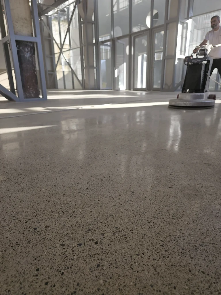 Modern Beton Parlatma